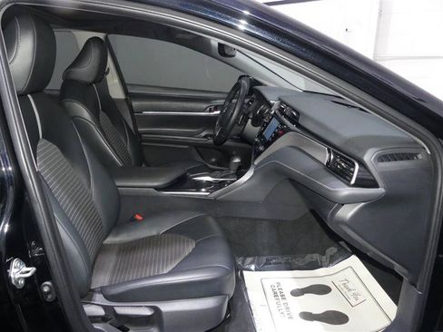 Used 2020 Toyota Camry SE w/ Convenience Package FWD image 22