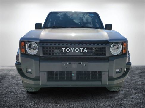 Used 2025 Toyota Land Cruiser image 9