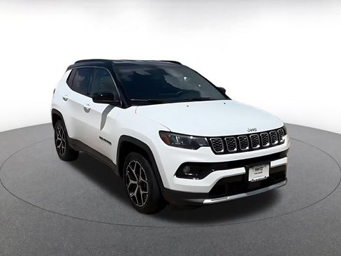 Used 2025 Jeep Compass Limited AWD/4WD image 3