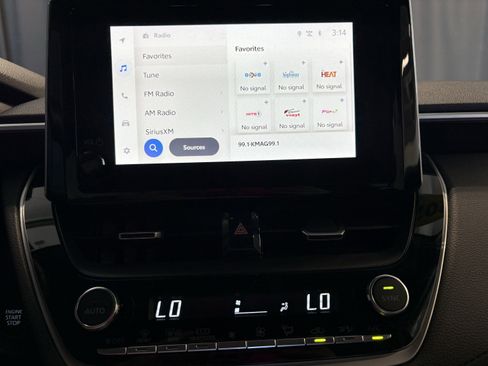 Certified 2025 Toyota Corolla Cross XLE image 11