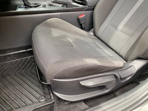 Certified 2025 Hyundai Elantra SE FWD image 22