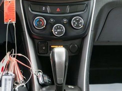 Used 2020 Chevrolet Trax LT AWD/4WD image 15