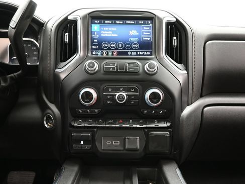Used 2020 GMC Sierra 1500 AT4 w/ AT4 Premium Package AWD/4WD image 17
