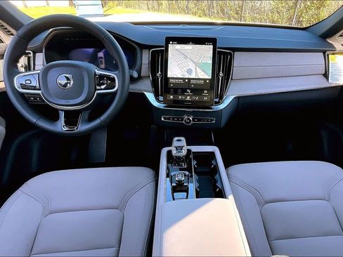 New 2026 Volvo XC90 T8 Plus AWD/4WD image 9