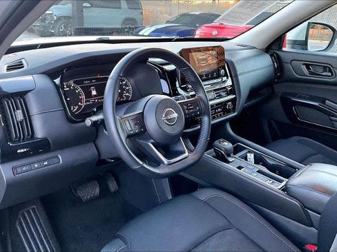 Certified 2025 Nissan Pathfinder SV image 16