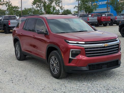 Certified 2026 Chevrolet Traverse LT w/ Driver Confidence Package FWD image 2