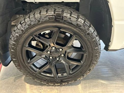 Used 2024 RAM 1500 Laramie AWD/4WD image 18