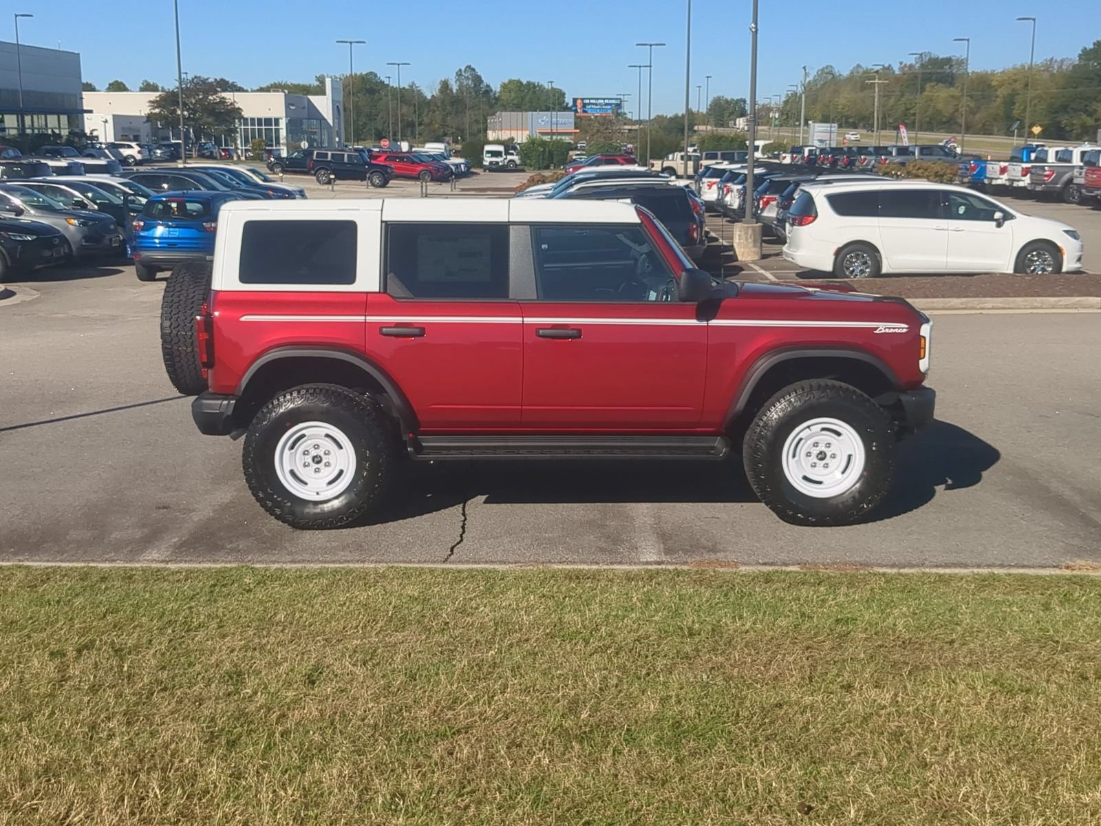 New 2026 Ford Bronco Heritage Edition AWD/4WD image 2