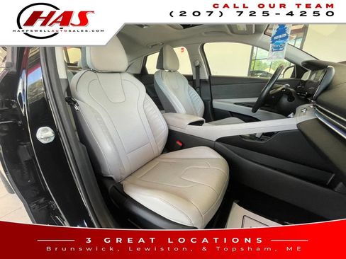 Used 2023 Hyundai Elantra Limited w/ Cargo Package FWD image 11