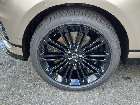 New 2026 Land Rover Range Rover Velar Dynamic SE image 9