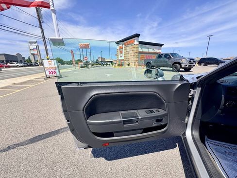Used 2014 Dodge Challenger SXT RWD image 18