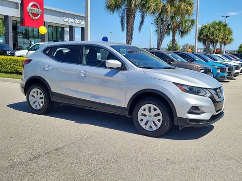 Used 2020 Nissan Rogue Sport S image 2