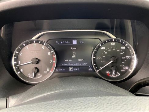 Used 2021 Nissan Titan SL w/ Moonroof Package image 10