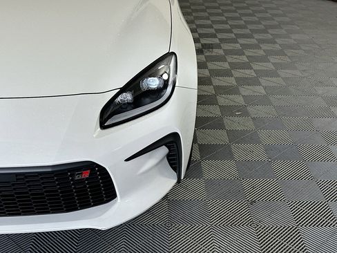 Used 2025 Toyota GR86 Premium RWD image 9