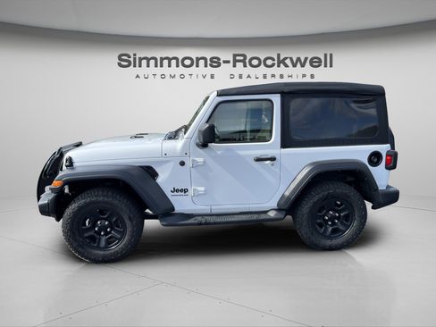 Used 2022 Jeep Wrangler Sport AWD/4WD image 4