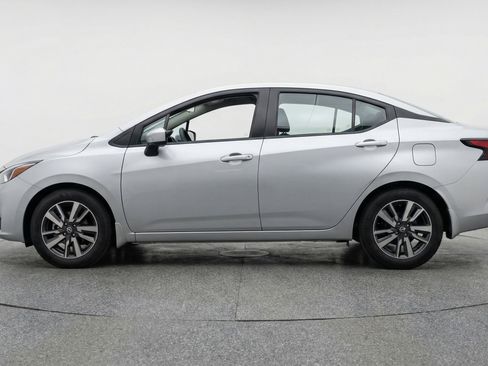 Used 2025 Nissan Versa SV FWD image 5