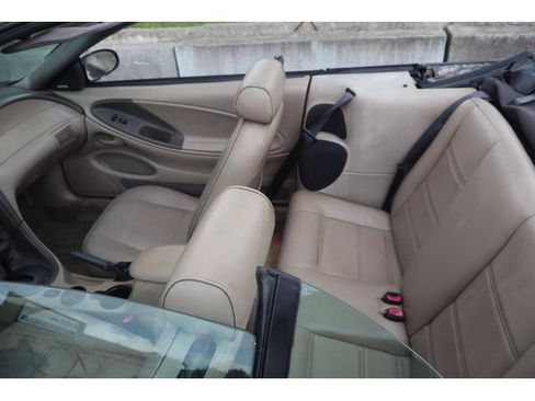 Used 2004 Ford Mustang Convertible RWD image 8