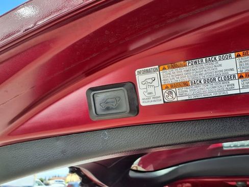 Used 2018 Toyota RAV4 SE w/ Power Extra Value Package FWD image 7