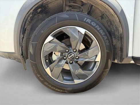 Used 2024 Nissan Rogue SV FWD image 26