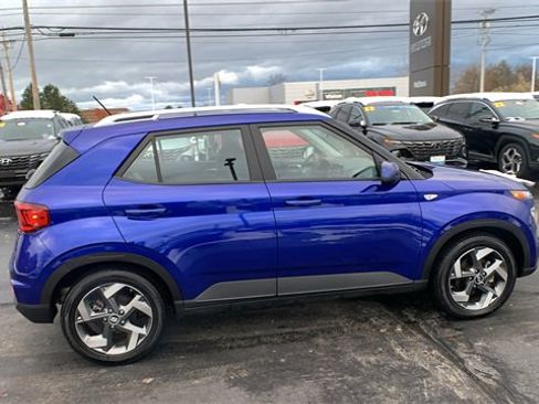Used 2024 Hyundai Venue SEL image 6