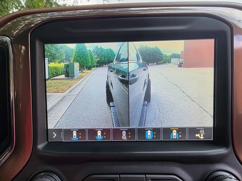 Used 2019 Chevrolet Silverado 1500 High Country w/ Technology Package AWD/4WD image 37