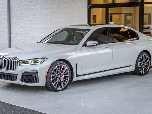 Used 2020 BMW 740i xDrive w/ M Sport Package image 6