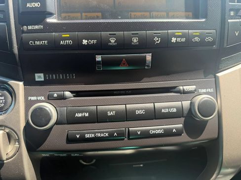 Used 2011 Toyota Land Cruiser w/ Upgrade Pkg AWD/4WD image 28