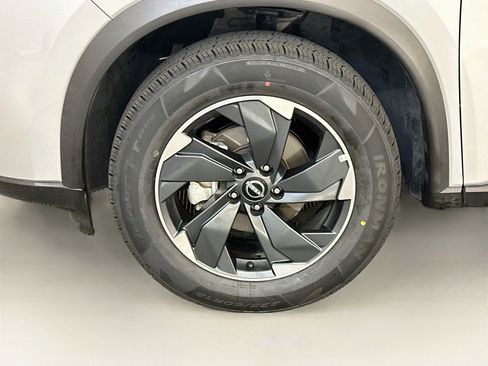 Used 2025 Nissan Rogue SV AWD/4WD image 35