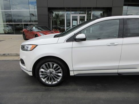 Used 2020 Ford Edge Titanium w/ Equipment Group 301A AWD/4WD image 2