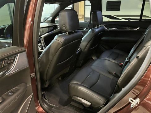 Used 2023 Cadillac XT6 Premium Luxury image 12