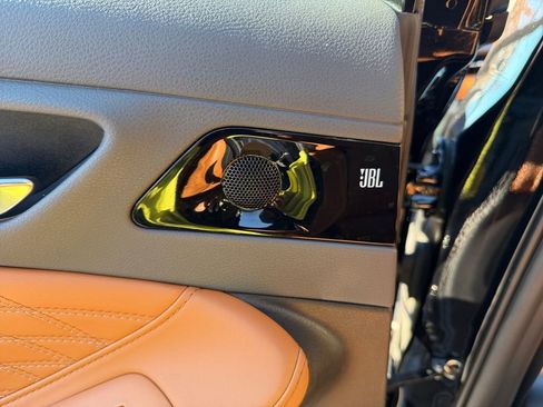 Used 2020 Toyota Avalon Limited image 16