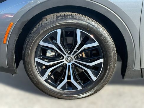 Used 2025 Toyota Crown XLE image 11