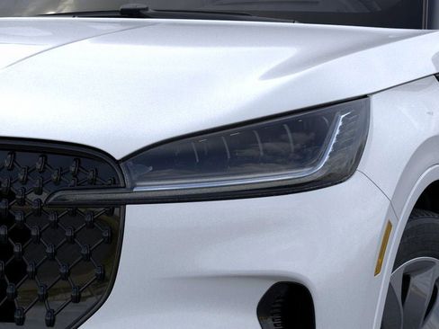 New 2025 Lincoln Aviator AWD w/ Jet Appearance Package image 18