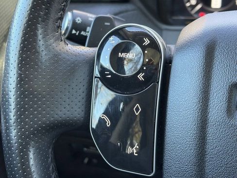 Used 2018 Land Rover Range Rover Velar S image 18