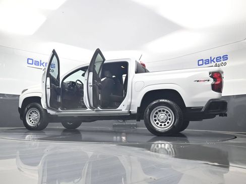 Used 2025 Chevrolet Colorado W/T w/ Advanced Trailering Package AWD/4WD image 62
