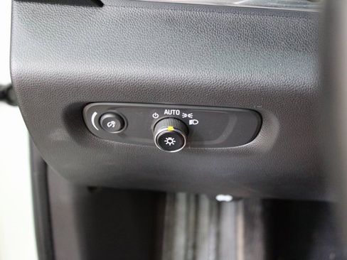 Used 2023 Chevrolet Traverse RS image 17