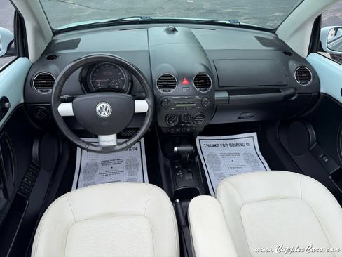 Used 2010 Volkswagen Beetle Final Edition FWD image 19