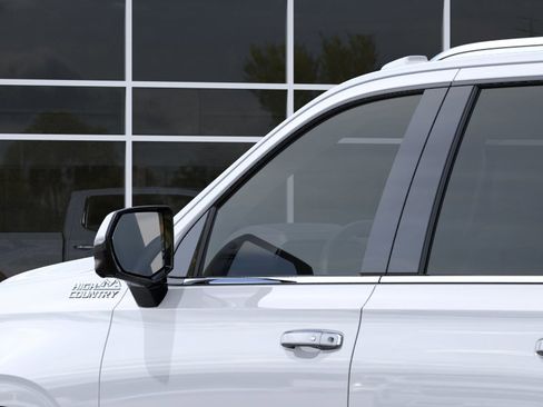 New 2026 Chevrolet Suburban High Country AWD/4WD image 12