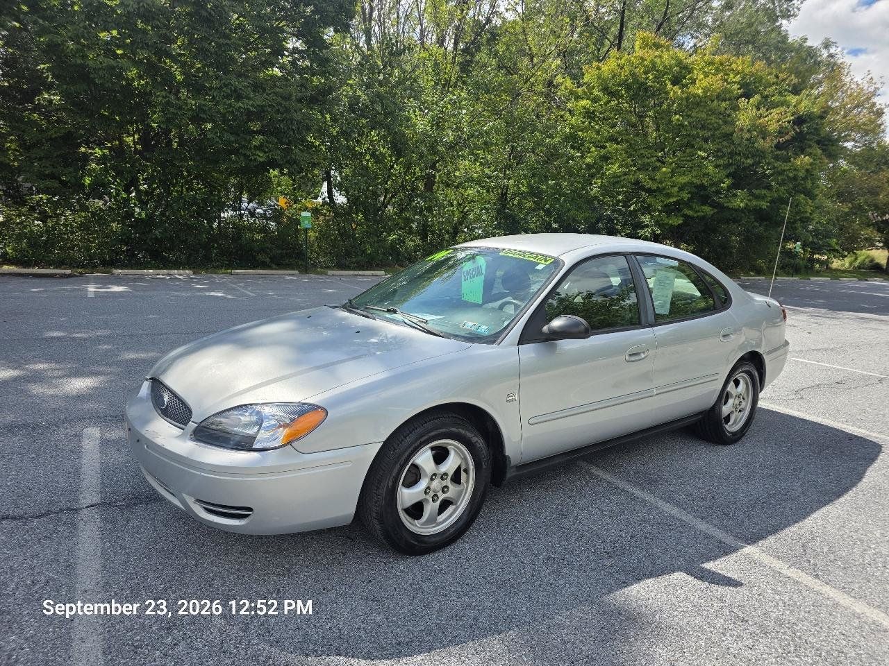Used 2004 Ford Taurus SES FWD image 2