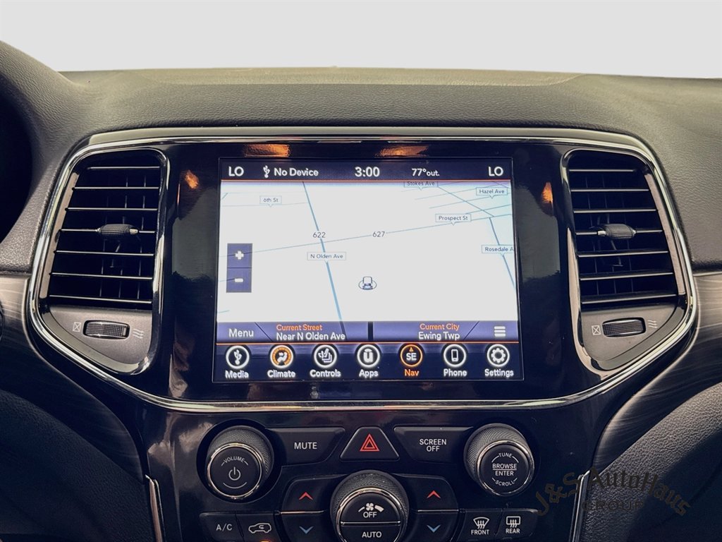 Used 2021 Jeep Grand Cherokee Laredo X AWD/4WD image 19