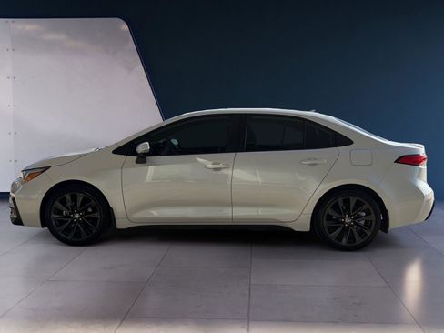 Used 2024 Toyota Corolla SE w/ SE Premium Package image 2