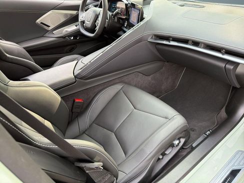 Used 2024 Chevrolet Corvette Stingray Preferred Cpe w/ Z51 Performance Package RWD image 31