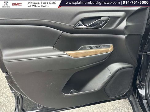 Used 2023 GMC Acadia SLE image 19