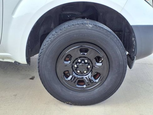 Used 2015 Nissan Frontier S RWD image 9