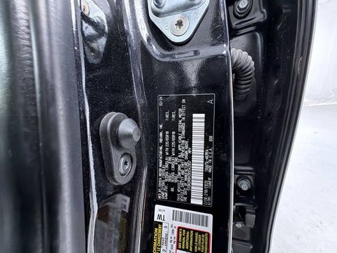 Certified 2024 Toyota Highlander XLE AWD/4WD image 29