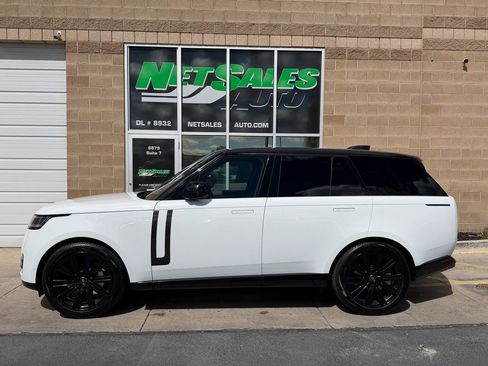 Used 2023 Land Rover Range Rover SE image 3