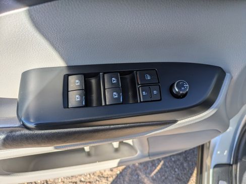 Used 2017 Toyota Highlander Limited image 22