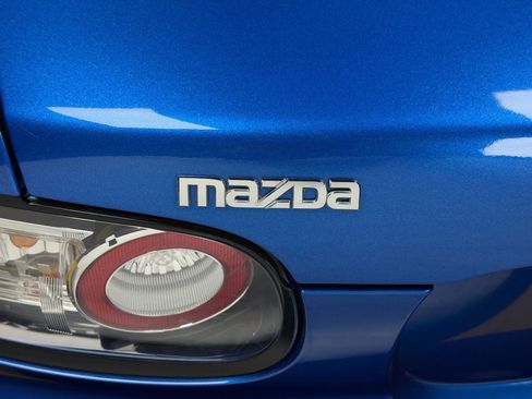 Used 2006 MAZDA MX-5 Miata Sport image 12