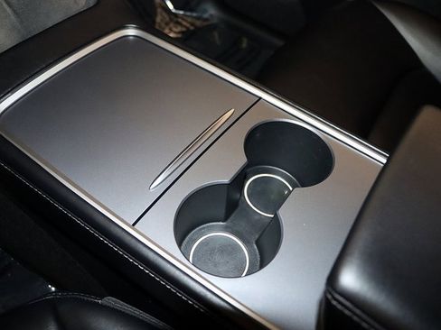 Used 2021 Tesla Model Y Long Range image 21