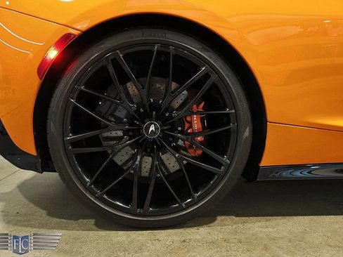 Used 2022 McLaren GT image 41